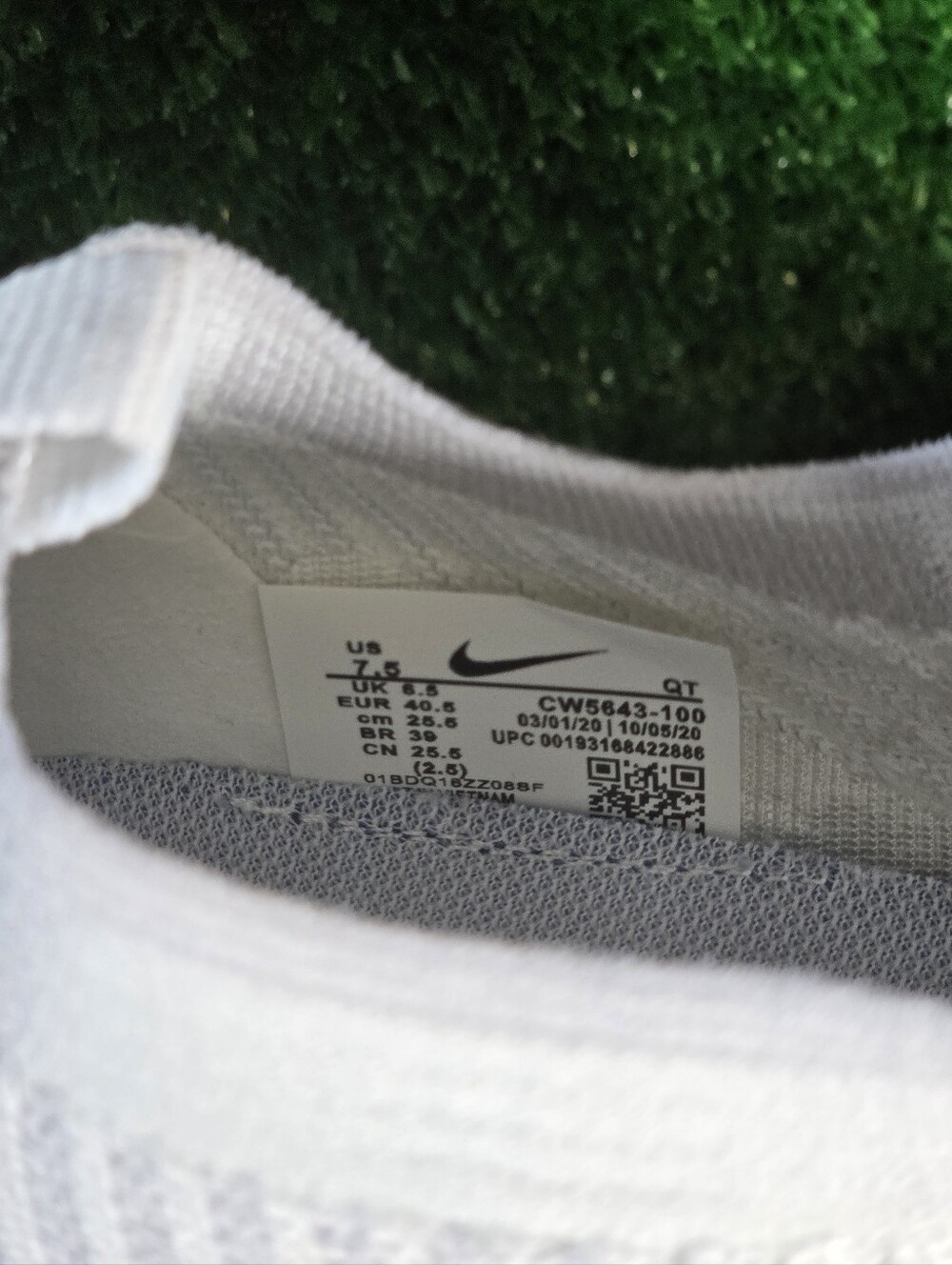 Nike Women’s VaporMax Flyknit Sneaker - Blue 💙 White Airmax Brand New Size 6 - Picture 7 of 8